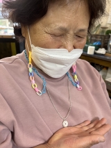 거주시설_허어르신_목걸이만들기_22.12_.08_-2_.jpg